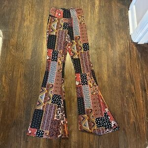Patterned stretchy pants